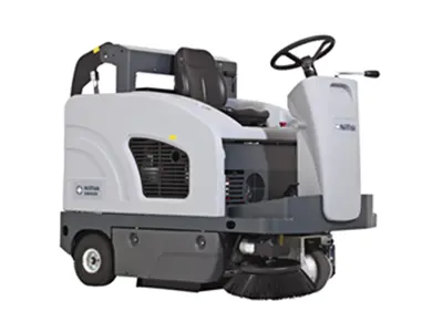 SW 4000 Outdoor Riding Floor Sweeping Machine SW 4000 Outdoor Riding Floor Sweeping Machine