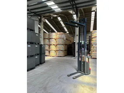 1.5 Ton (3 Meter Tripleks) Battery Powered Stacker 1.5 Ton (3 Meter Tripleks) Battery Powered Stacker