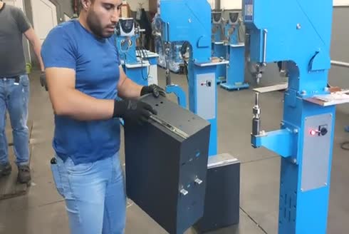 Otomatik Bavul Ve Çanta Perçin Çakma Makinesi