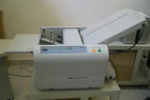 Uchida F 43N Masa Üstü Kağıt Katlama Makinası 10,600 A4 Broşür / saat
