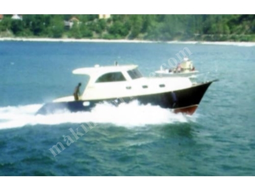 Yacht à moteur (10,50 mètres)