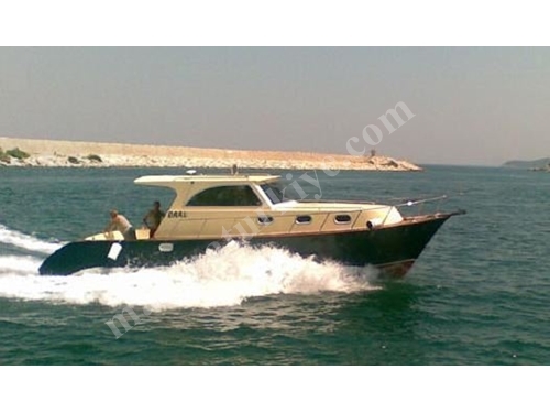 Yacht à moteur (10,50 mètres)