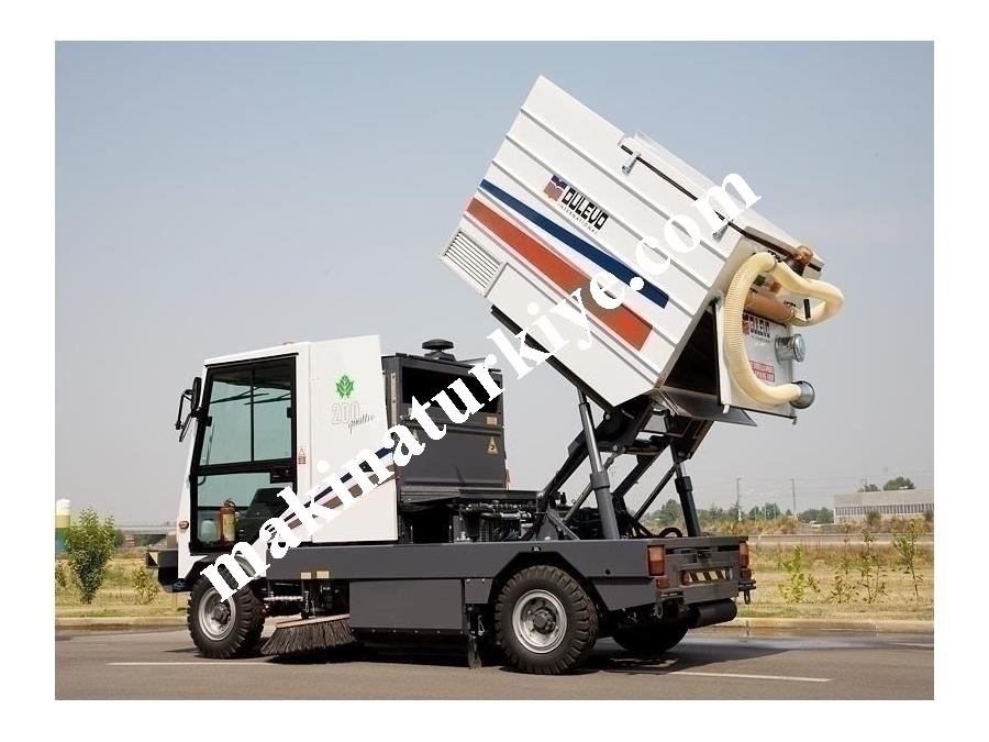 Dizel Yol Süpürme Aracı ( 2,5 M3 )