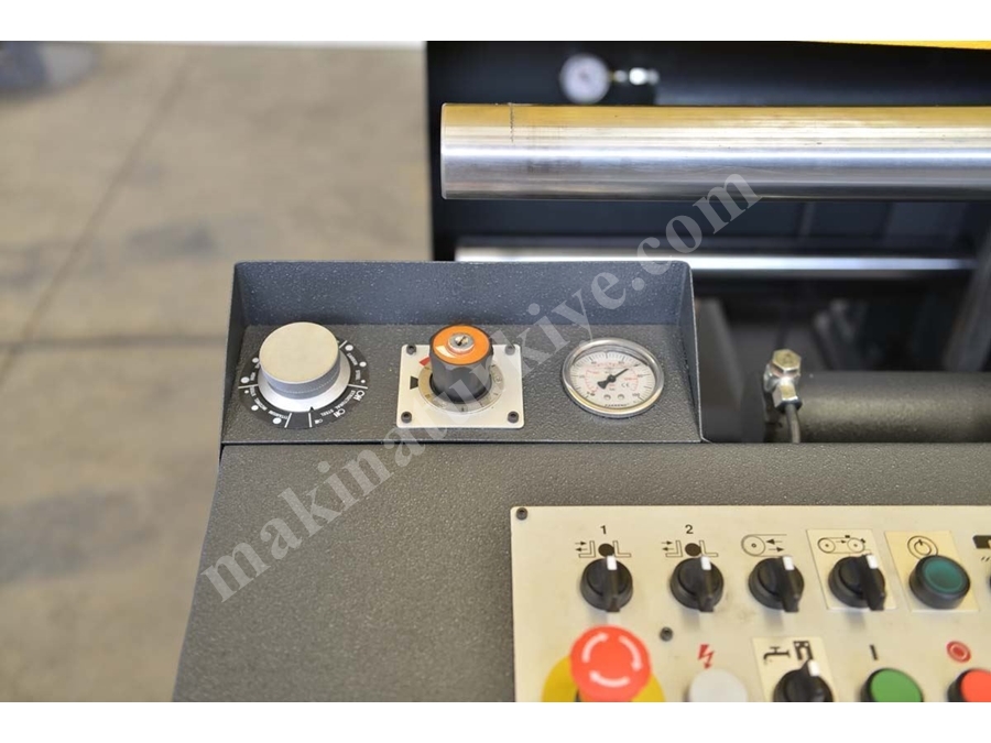 Yarı Otomatik Sütunlu Şerit Testere Makinesi (BMSY-1110C)