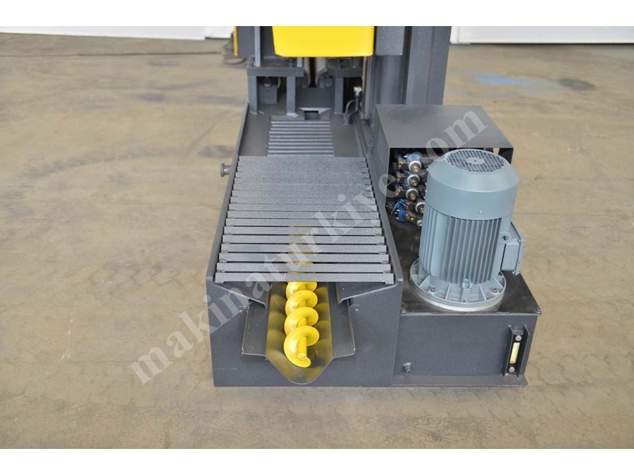 Yarı Otomatik Sütunlu Şerit Testere Makinesi (BMSY-1110C)