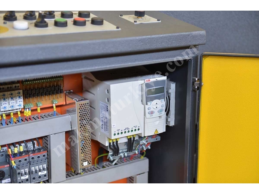 Yarı Otomatik Sütunlu Şerit Testere Makinesi (BMSY-1110C)