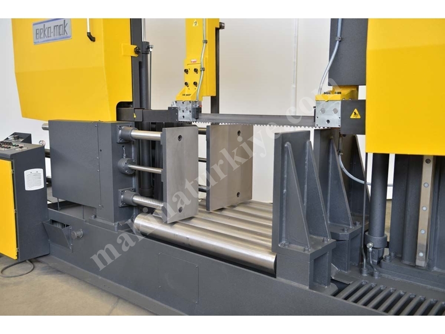 Yarı Otomatik Sütunlu Şerit Testere Makinesi (BMSY-1110C)