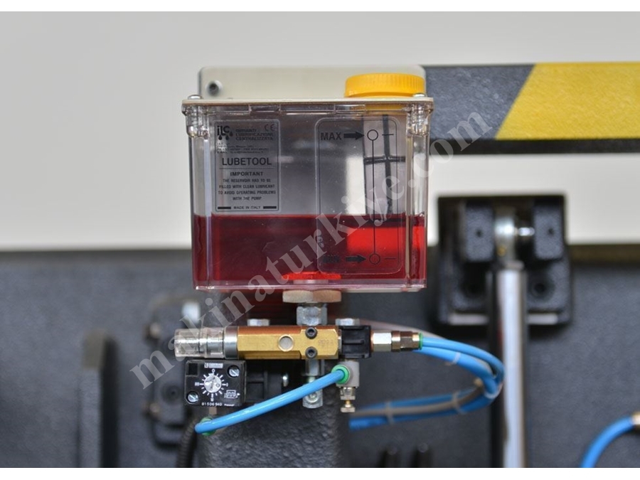 Yarı Otomatik Sütunlu Şerit Testere Makinesi (BMSY-1110C)