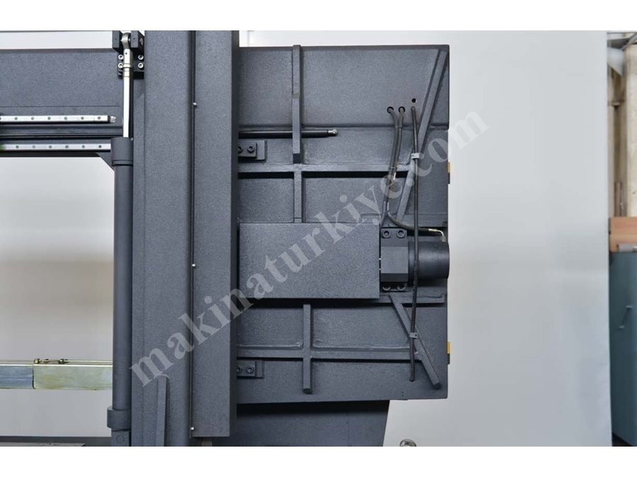 Yarı Otomatik Sütunlu Şerit Testere Makinesi (BMSY-810C)