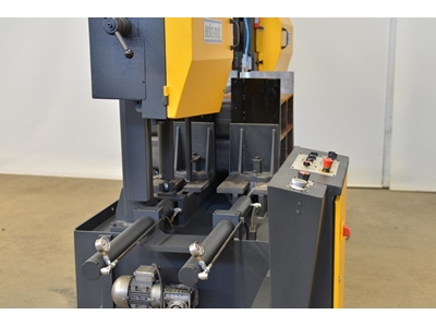 Yarı Otomatik Sütunlu Şerit Testere Makinesi (BMSY-810C) - 7