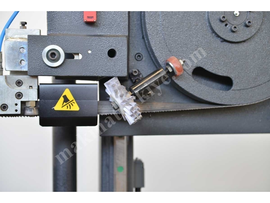 Yarı Otomatik Sütunlu Şerit Testere Makinesi (BMSY-325C)