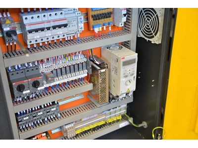 Yarı Otomatik Sütunlu Şerit Testere Makinesi (BMSY-325C) - 17