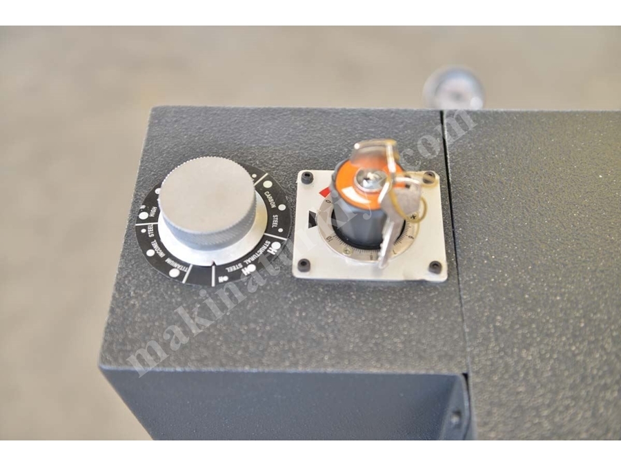 Yarı Otomatik Sütunlu Şerit Testere Makinesi (BMSY-325C)