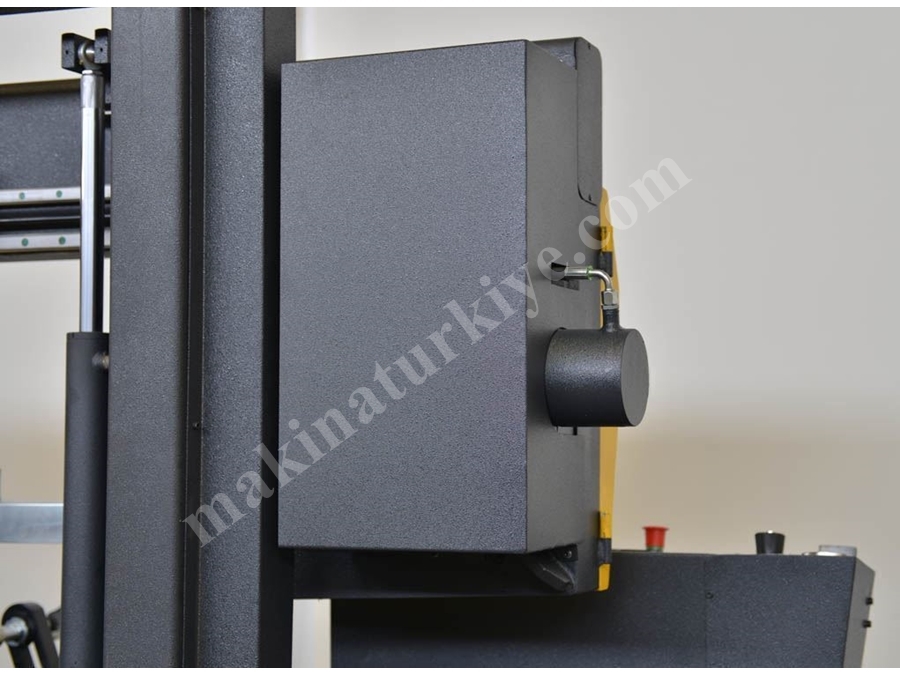 Yarı Otomatik Sütunlu Şerit Testere Makinesi (BMSY-325C)