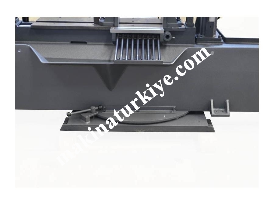 Yarı Otomatik Sütunlu Şerit Testere Makinesi (BMSY-460C)