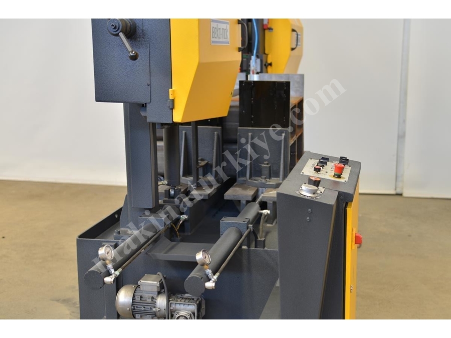 Yarı Otomatik Sütunlu Şerit Testere Makinesi (BMSY-560C)