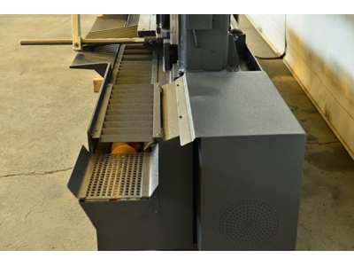 Yarı Otomatik Sütunlu Şerit Testere Makinesi (BMSY-560C) - 16