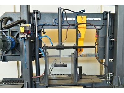 Yarı Otomatik Sütunlu Şerit Testere Makinesi (BMSY-560C) - 17