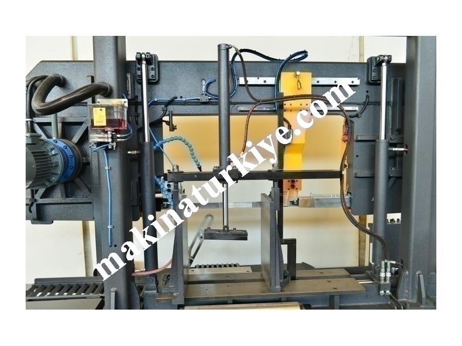 Yarı Otomatik Sütunlu Şerit Testere Makinesi (BMSY-560C)