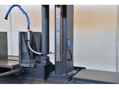Yarı Otomatik Sütunlu Şerit Testere Makinesi (BMSY-560C) - 21