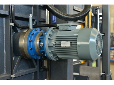 Yarı Otomatik Sütunlu Şerit Testere Makinesi (BMSY-560C) - 24