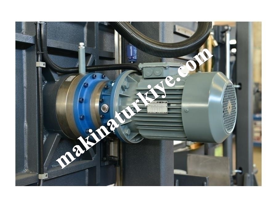 Yarı Otomatik Sütunlu Şerit Testere Makinesi (BMSY-560C)