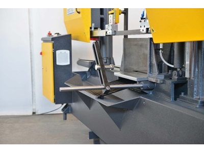 Yarı Otomatik Sütunlu Şerit Testere Makinesi (BMSY-560C) - 25