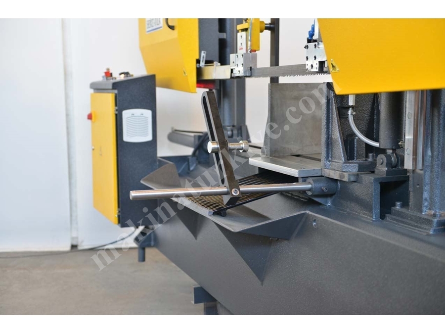 Yarı Otomatik Sütunlu Şerit Testere Makinesi (BMSY-560C)