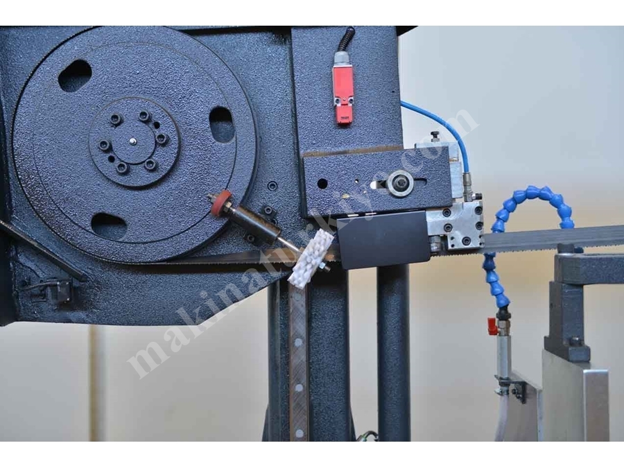 Yarı Otomatik Açılı Kesim Sütunlu Şerit Testere Makinesi Beka-Mak (BMSY-360CGH)