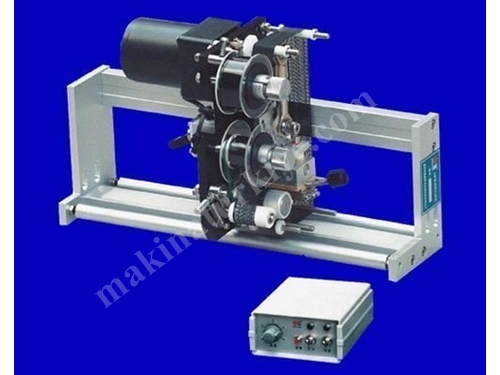 Machine de codage de date adaptée aux machines d'emballage horizontales et verticales