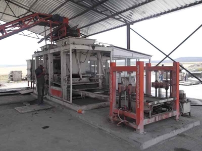 Satılık Kilit Parke-Briket Makinası 24’Lük- Kod:093
