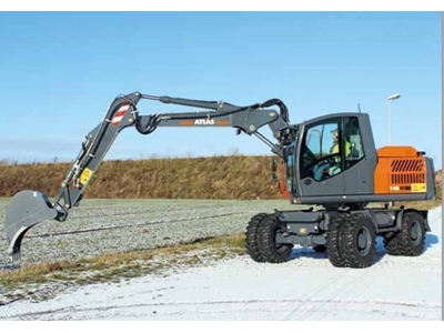 Lastik Tekerlekli Ekskavatör - 15,7 Ton