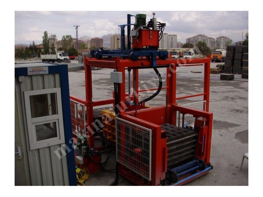 Parke Taşı Toplama Robotu