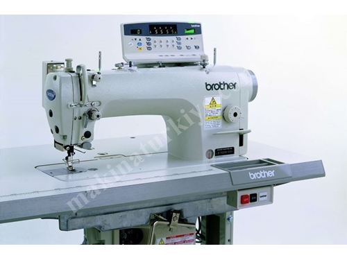 S 7220B 403 Needle Feed Overlock Sewing Machine with Thread Trimming