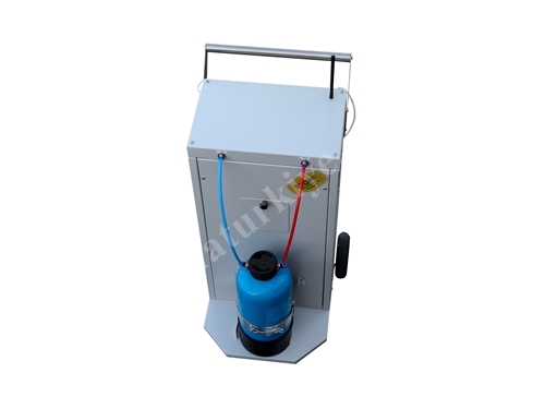Machine de nettoyage de façade externe à osmose à filtre résiné