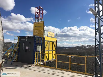 2000 kg Mietexterner Aufzug für die Baustelle mit Last und Personal