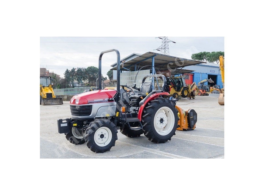 Yanmar EF 233 M 4WD Kompakt Bahçe Traktörü