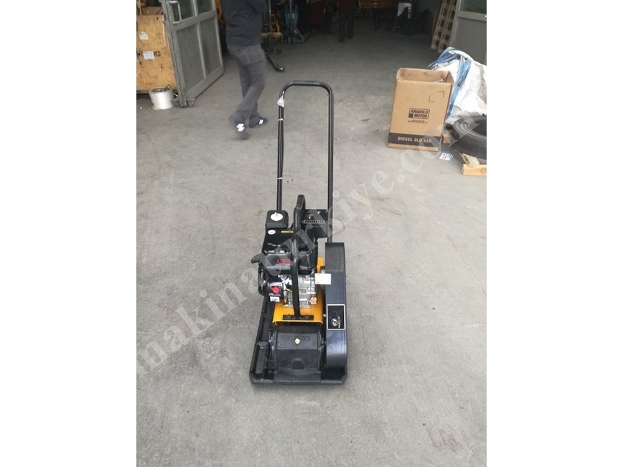Döküm Tablalı Kompaktör (Benzin Dizel Elektrik Motorlu) - Newton Makine Ntk18/40