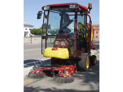 Sokak Ve Cadde Süpürme Makinası