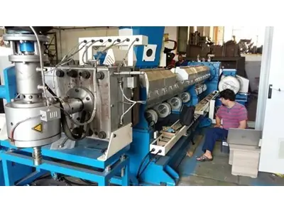 Granule Extruder Machine Side Feed with Head Cutting 500-1000 Kg/Hour 