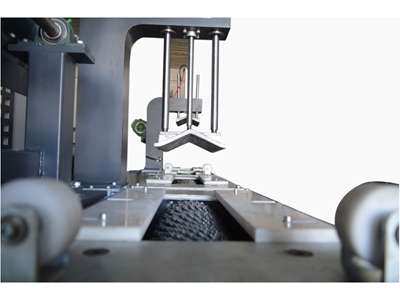 Machine de forage de tuyaux en PVC et de filtres de tubes ondulés - 0