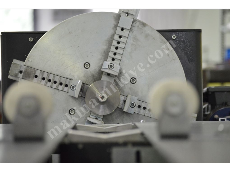 PVC Bohrrohr vertikale Sieböffnungsmaschine