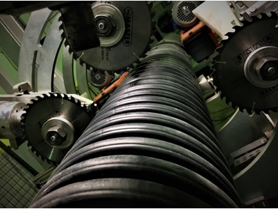 Machine de perçage et de rainurage de tuyaux de drainage - 2