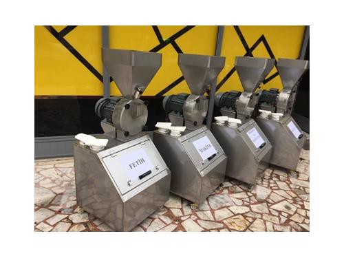 200-350 Kg/Saat Öğütme Kapasiteli Kurutulmuş Sebze Değirmeni 