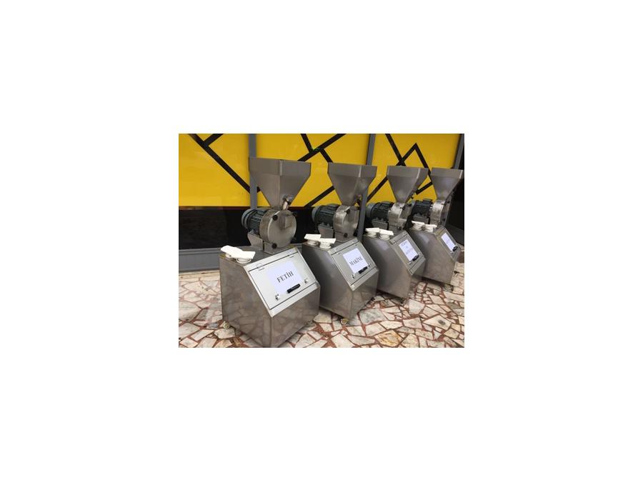 200-350 Kg/Hour Grinding Capacity Dried Vegetable Mill
