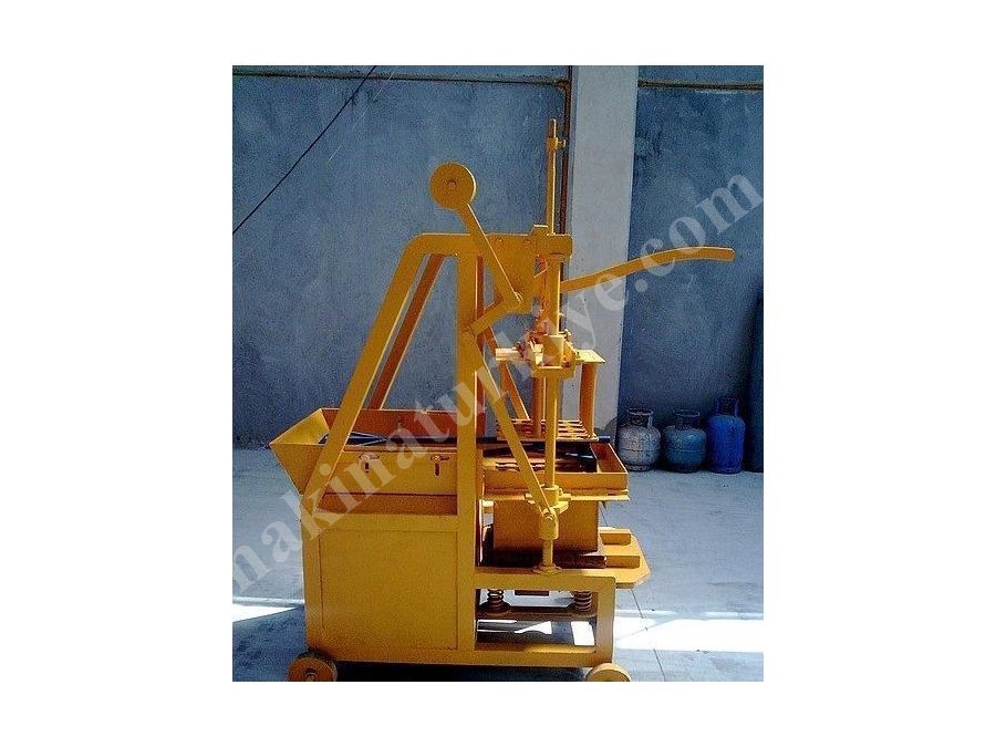 Manuel Briket Makinası - 8 saatte  800-1.000 adet  20 x 40 x 20 briket -80m2 kilit parke