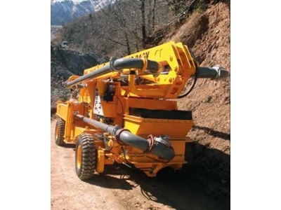 Pompe à béton avec flèche à distance motorisée à moteur diesel de 49-52 m3/heure - Atabey Scp 50.321 - 1