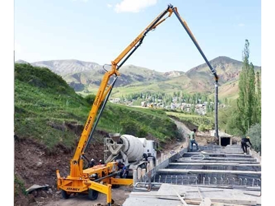 77-82 M3/Saat Kapasiteli Dizel Motorlu Uzaktan Kumandalı Bomlu Beton Pompası - 1