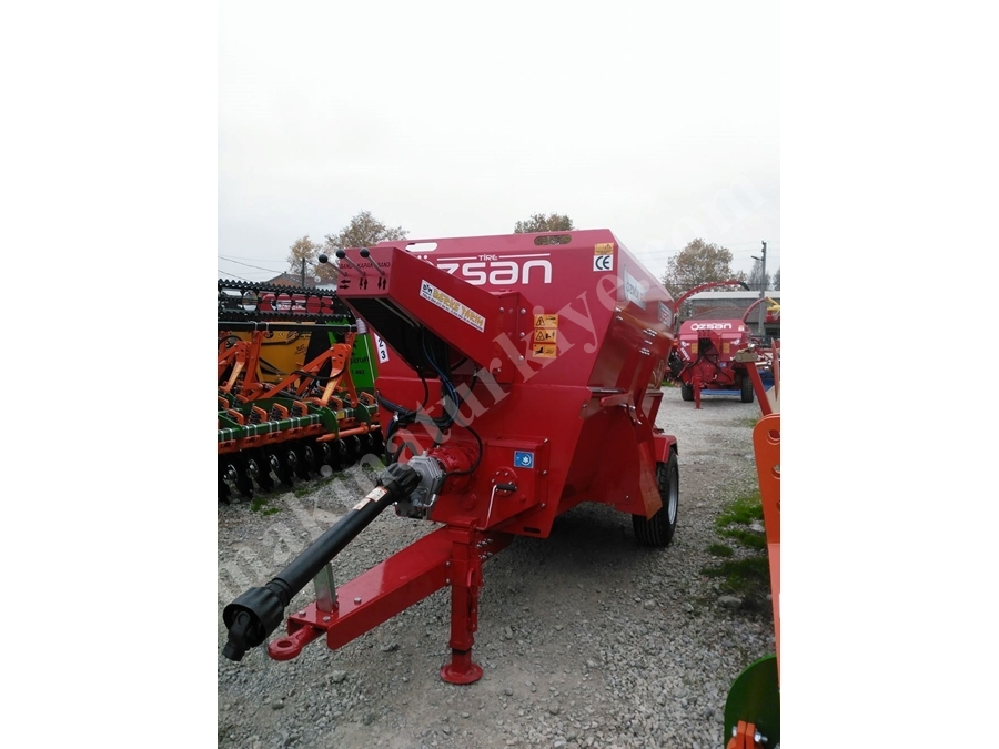 Özsan 4 M3 Yatay Yem Karma Makinesi 