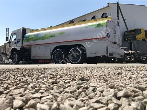 Camion-citerne pour eau Cargo